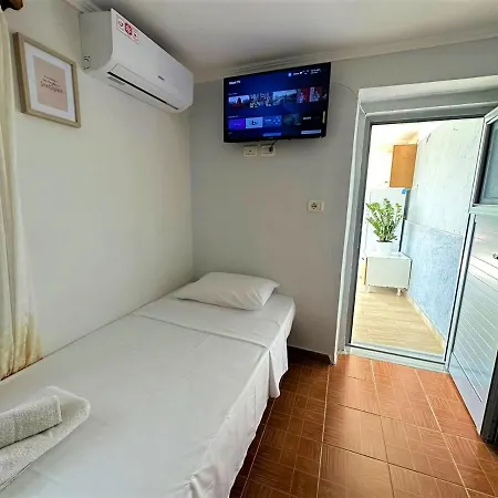 Boungainvillea Gasthof Himarë