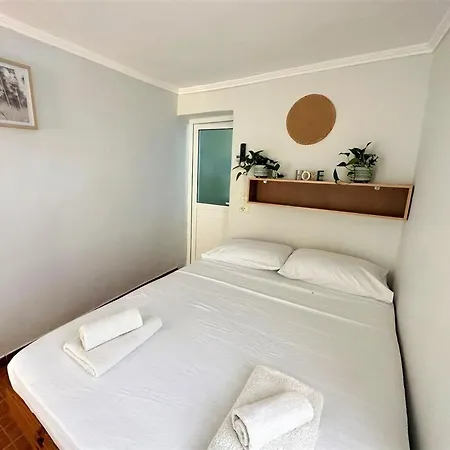 Boungainvillea Gasthof Himarë