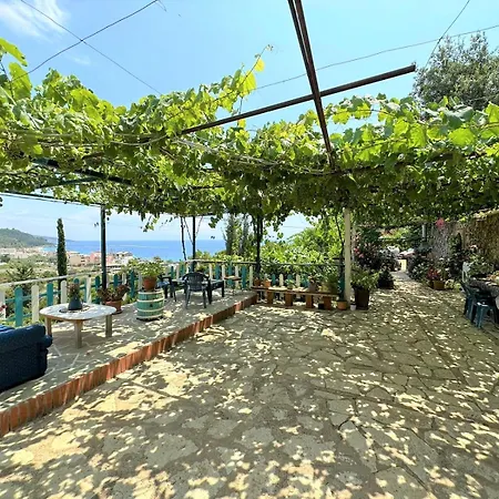 Boungainvillea Gasthof Himarë