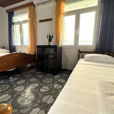 Boungainvillea Gasthof Himarë