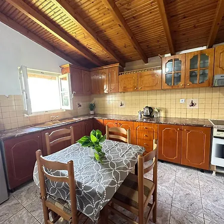 Boungainvillea 4* Himarë