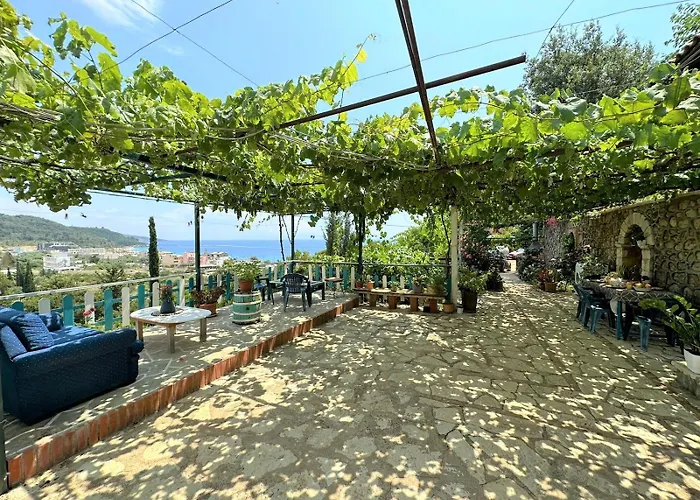 Boungainvillea Affittacamere Himare