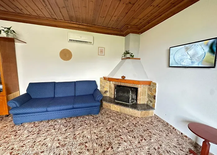 Boungainvillea Guest house 4*